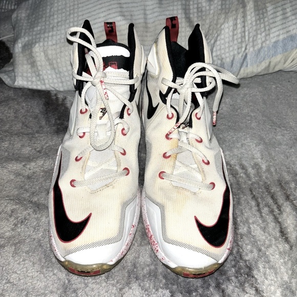 Lebron Friday the 13th Basketball Shoes - Picture 3 of 3